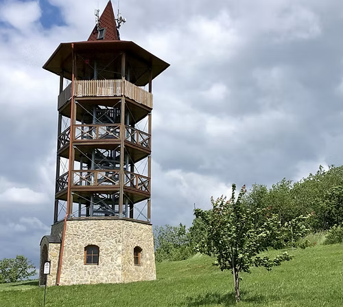 Fertőszentmiklósi kilátó - A 12 méter magas építmény tetejéről lenyűgöző kilátás tárul elénk a környező cukorgyárra, a Fertő-tó...